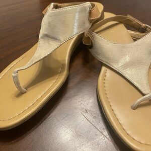 Franco Sarto/ Thong / Buckle Strap / Gray Metallic-Brown Leather/ Women Size 10